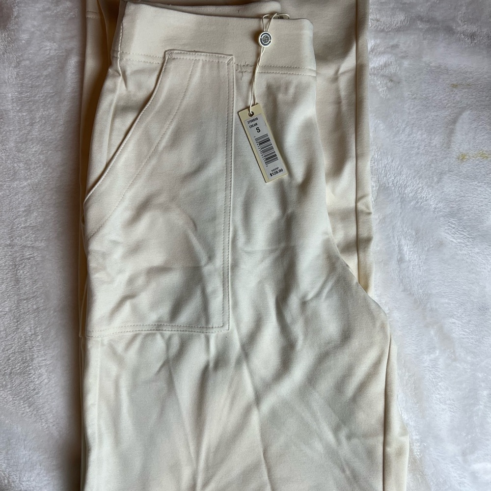 Max Studio London Wide-Leg cream trousers. Mid rise, full length